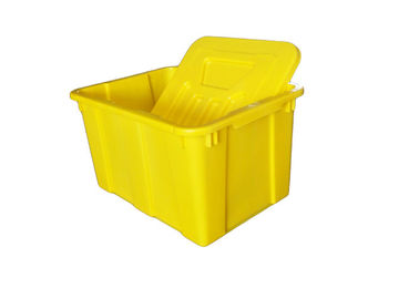 Gelb farbige Plastikkasten mit Deckeln für die Handelscurbside-Wiederverwertung
