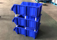 Blaues Farblager-Plastiksammeln-Behälter mit Racking in der industriellen Werkstatt